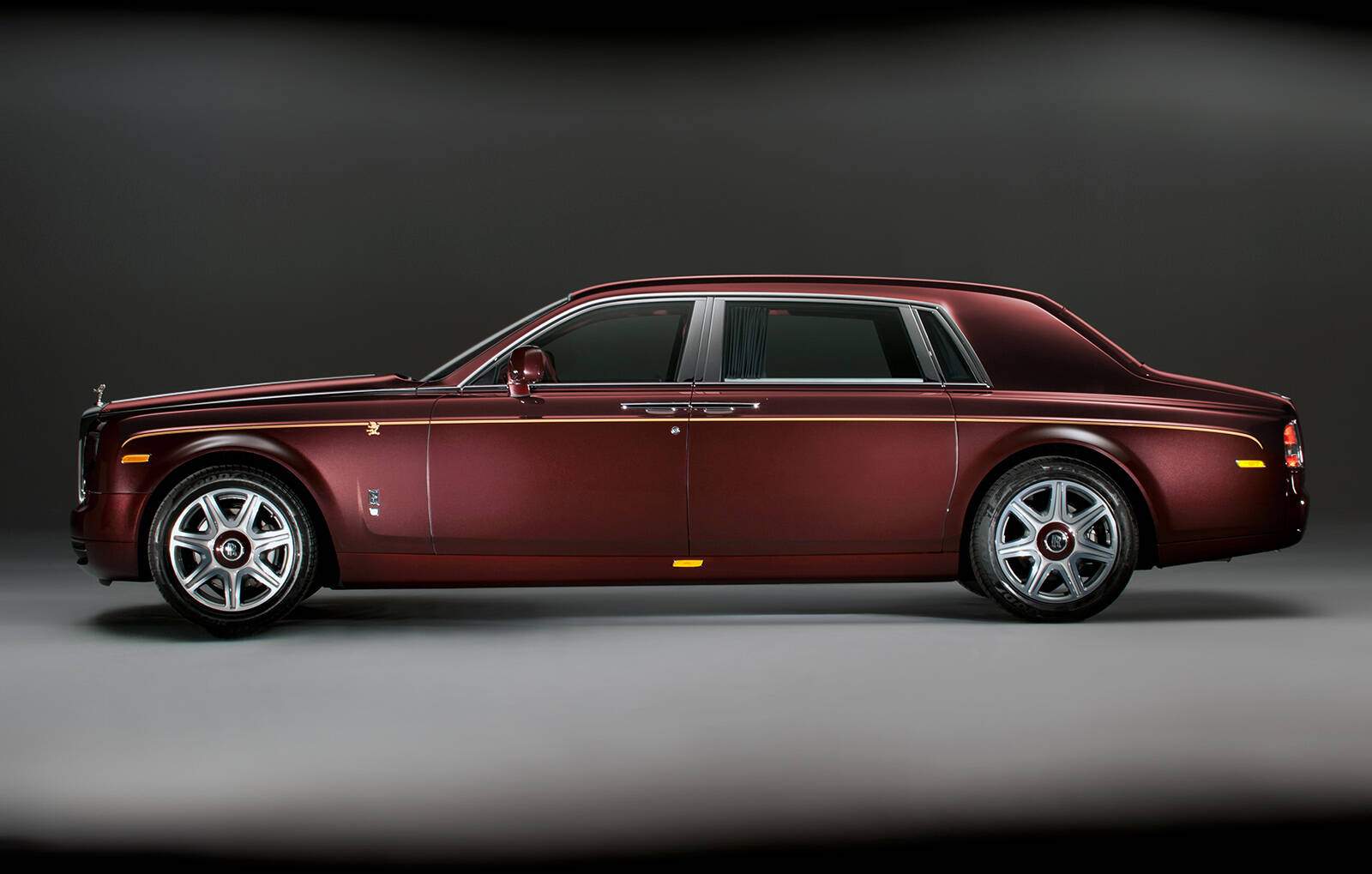 Rolls-Royce Phantom VII « Year of the Dragon » (2012),  ajouté par fox58