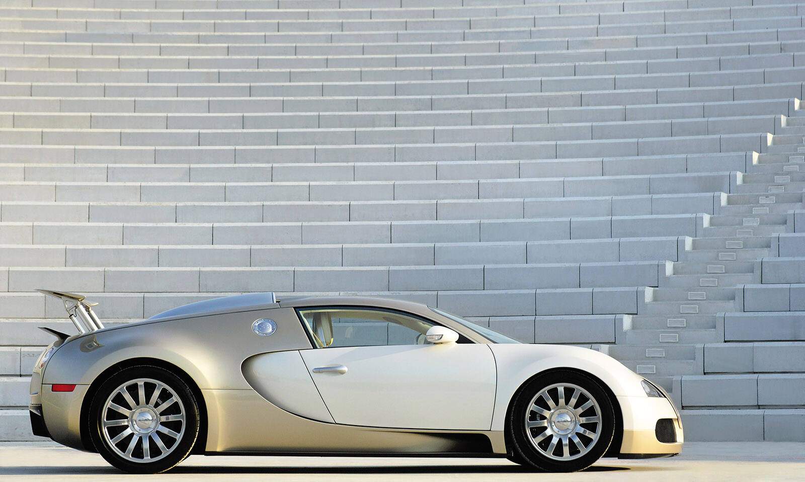 Bugatti EB 16.4 Veyron « Gold Edition » (2009),  ajouté par fox58