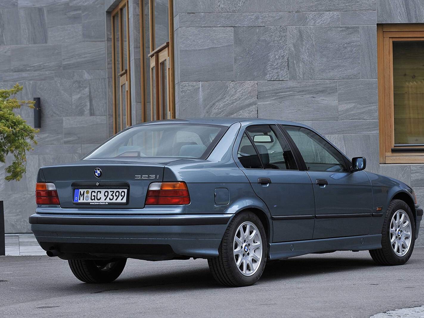 BMW 323i (E36) (1995-1997),  ajouté par fox58