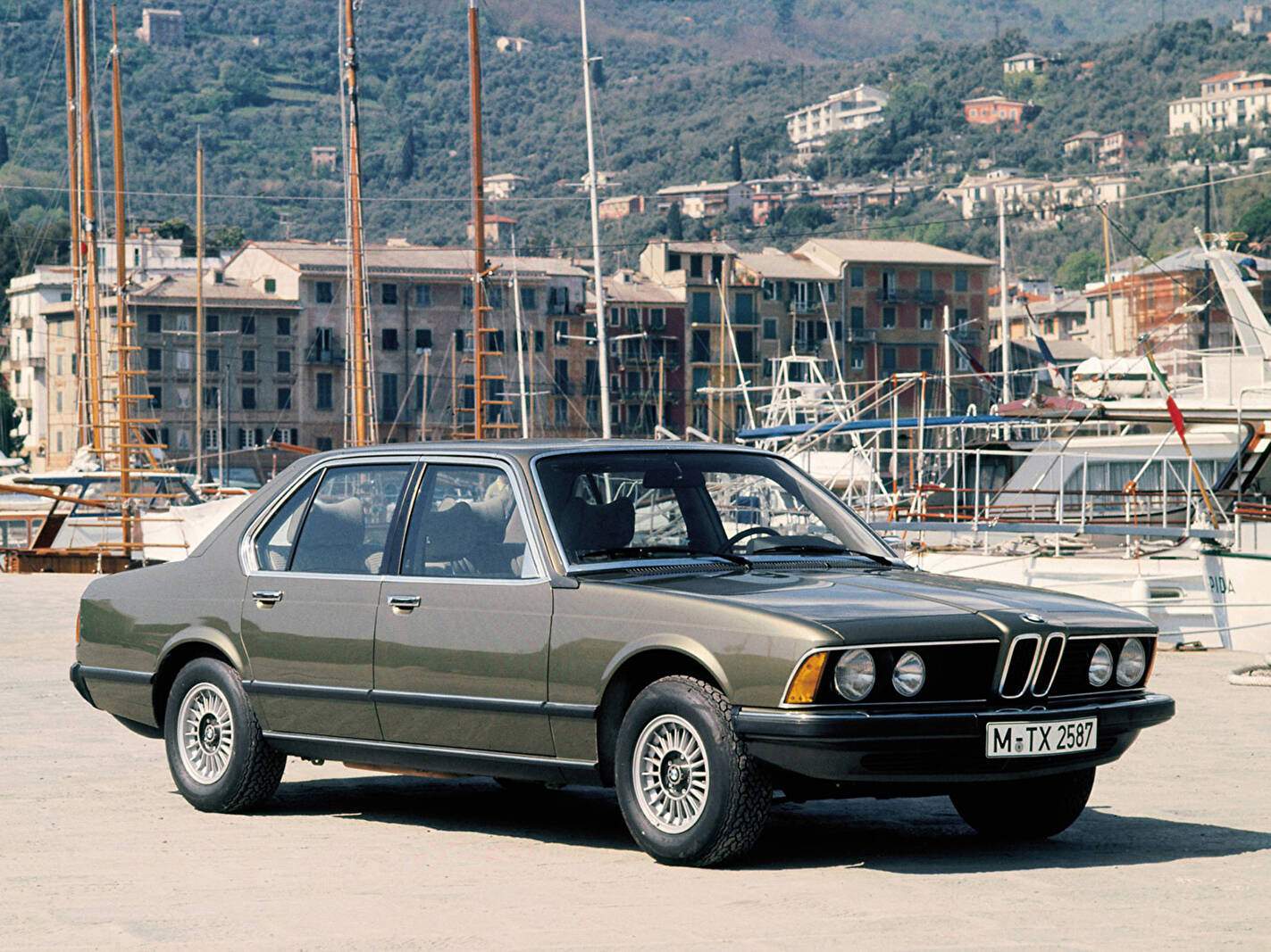 BMW 733i (E23) (1977-1979),  ajouté par fox58