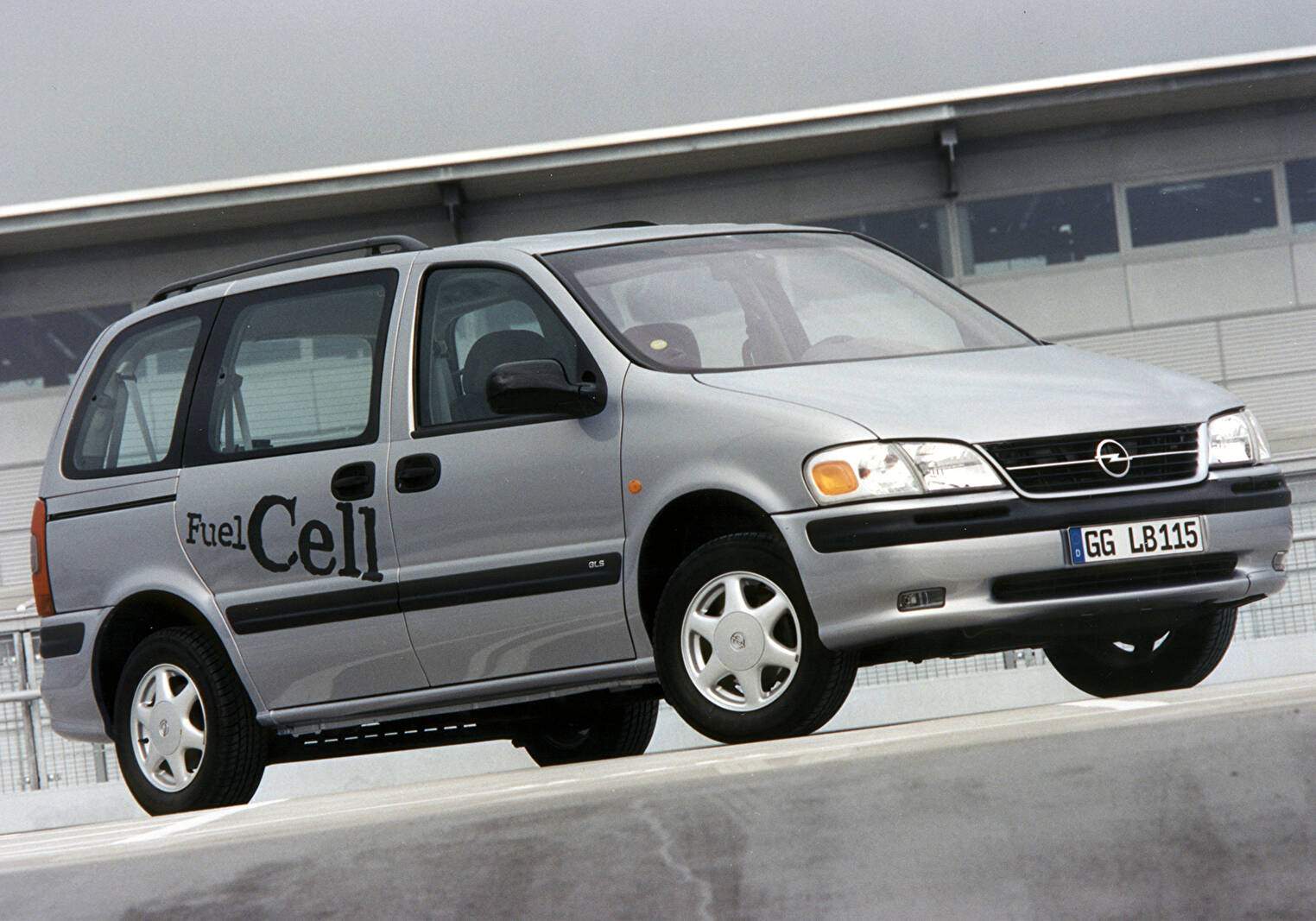 Opel Sintra Fuel Cell Concept (1998),  ajouté par fox58