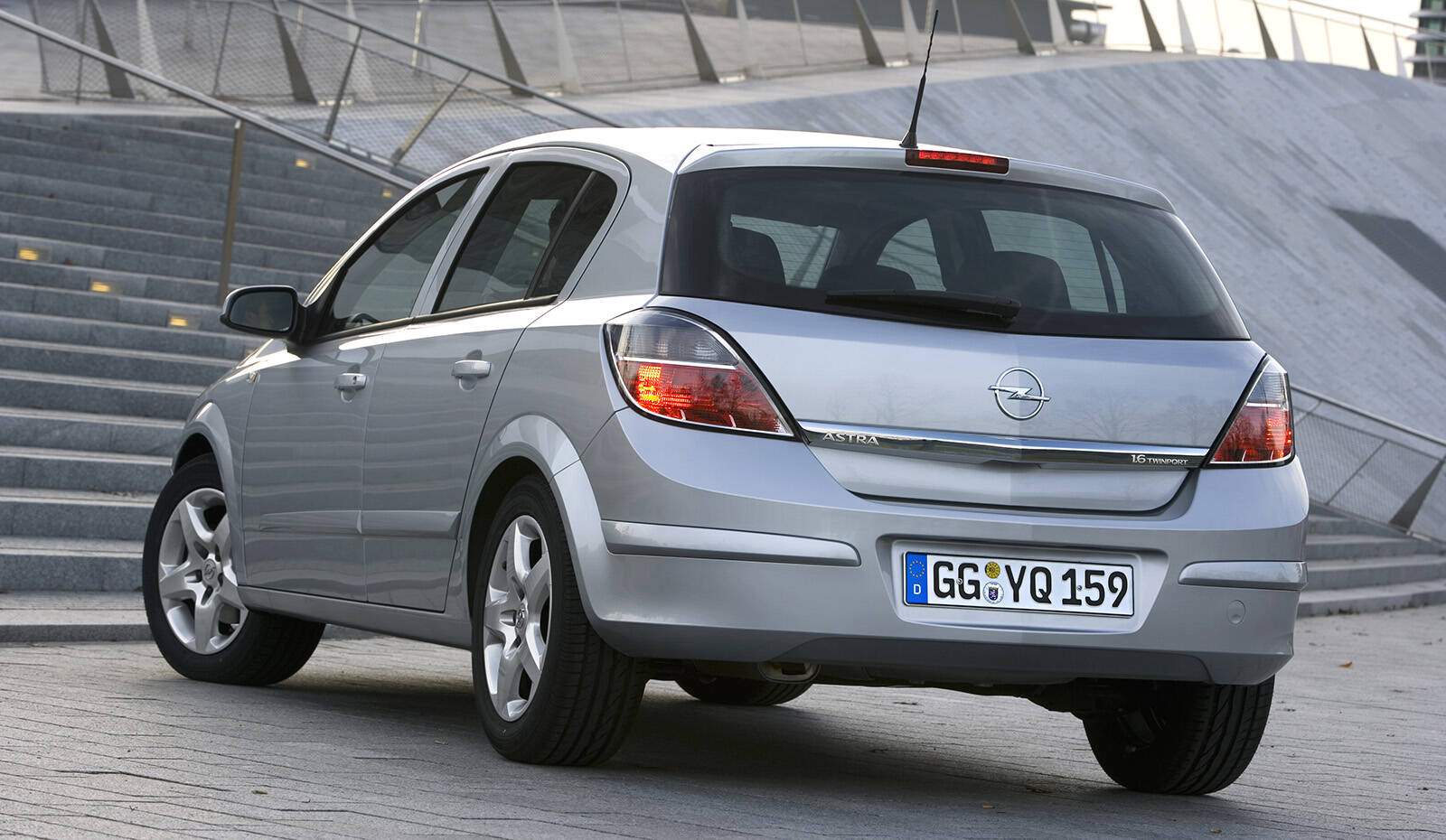 Opel Astra III 1.6 Twinport 105 (2004-2007),  ajouté par fox58