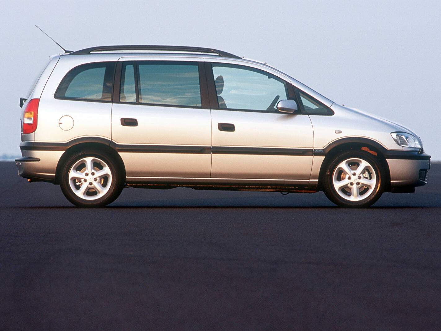 Opel Zafira 2.2 16v (2000-2005),  ajouté par fox58
