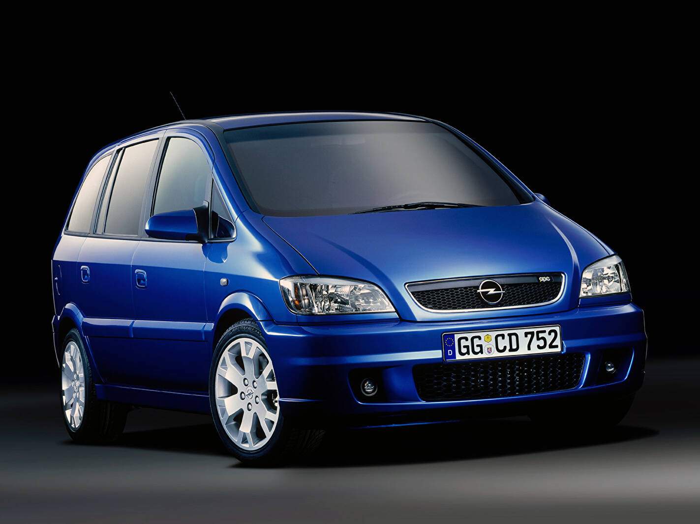 Opel Zafira OPC (A) (2001-2003),  ajouté par fox58