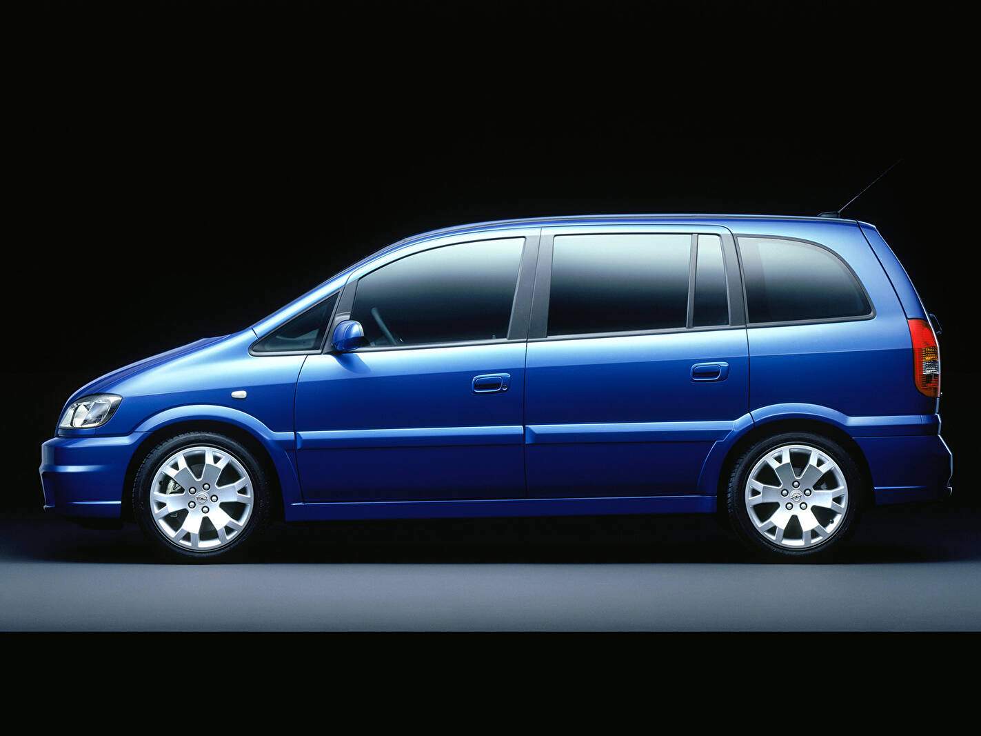 Opel Zafira OPC (A) (2001-2003),  ajouté par fox58