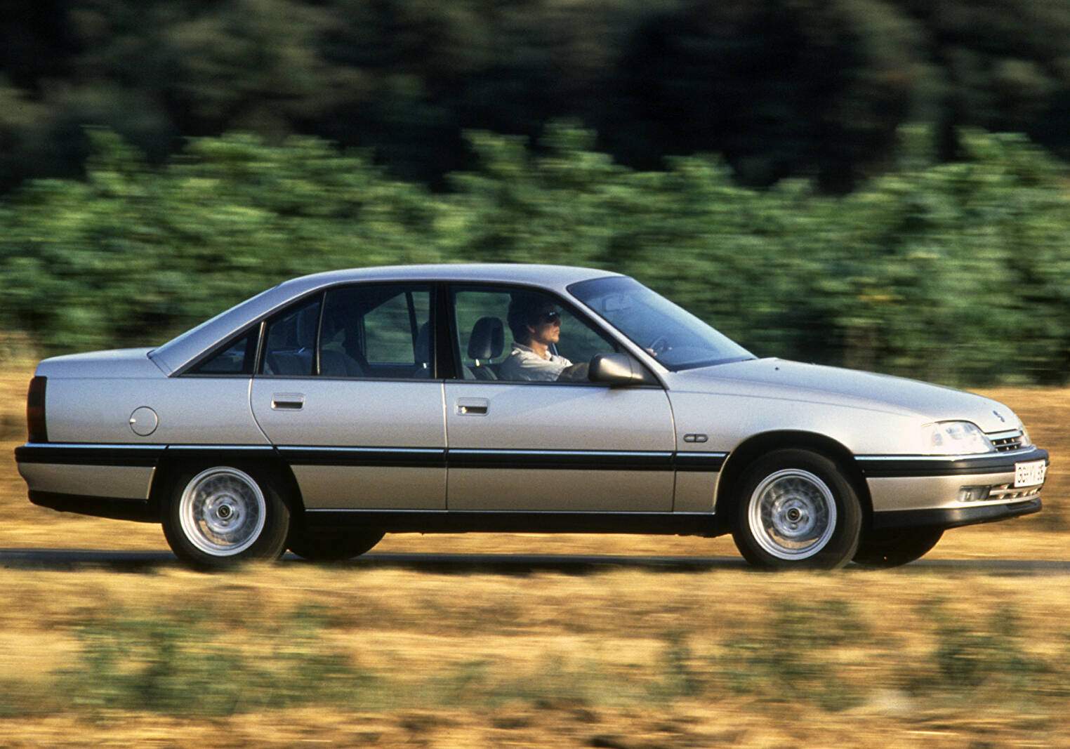 Opel Omega 2.0i (A) (1986-1993),  ajouté par fox58
