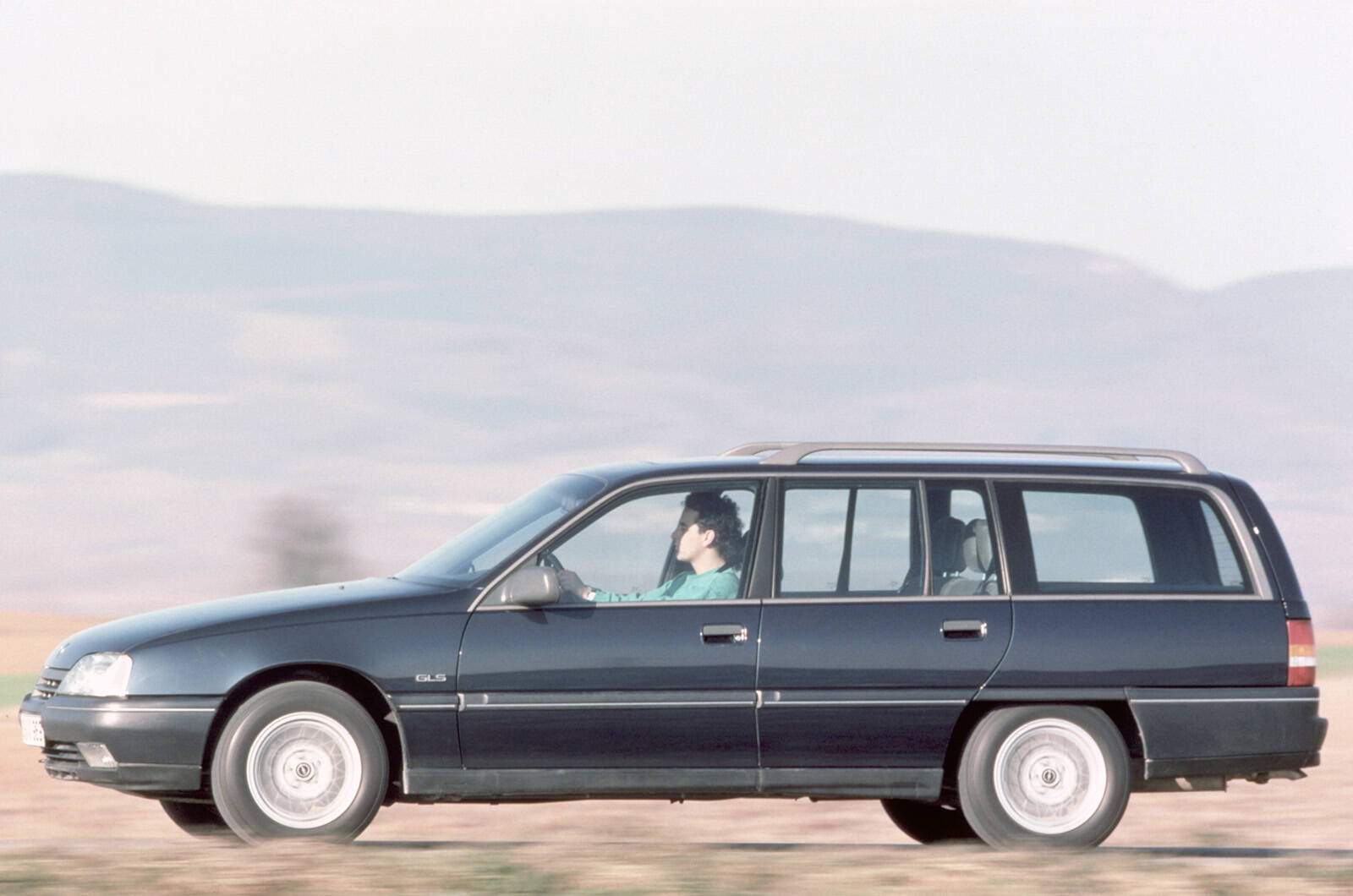 Opel Omega Caravan 2.3 D (A) (1986-1993),  ajouté par fox58