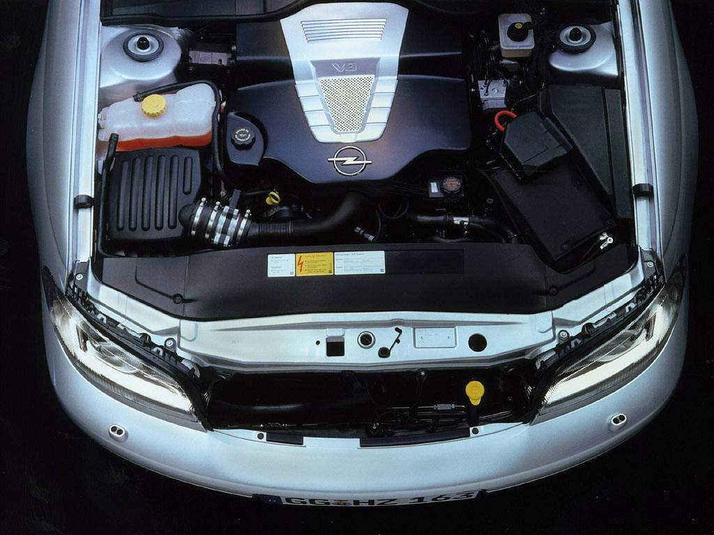 Opel Omega 5.7 V8 (2000),  ajouté par fox58