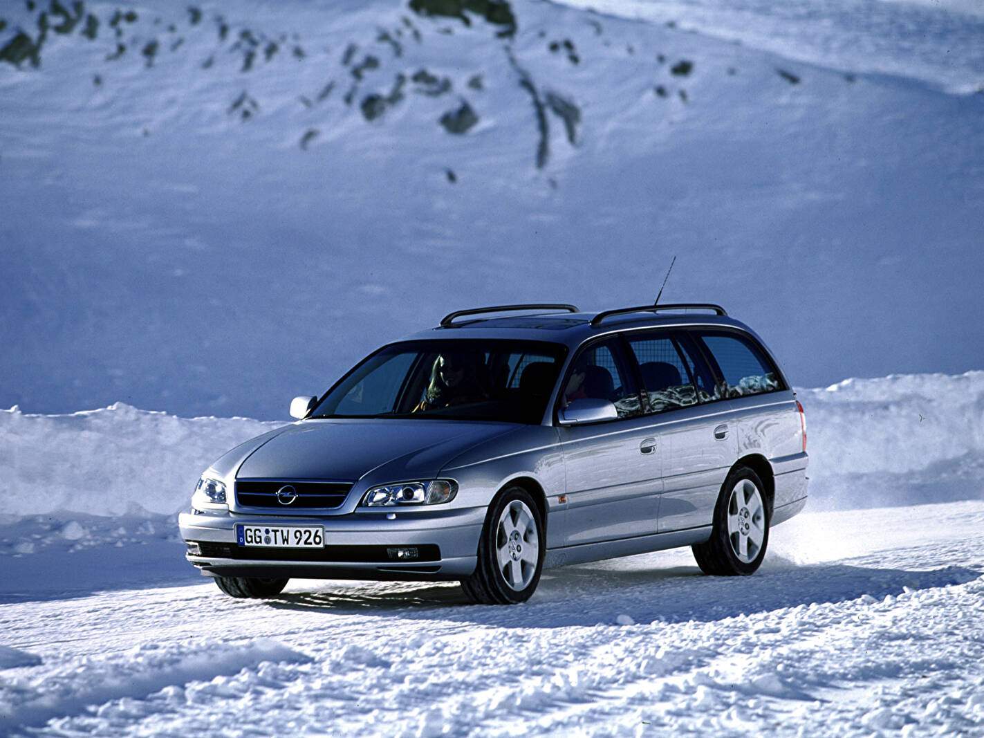 Opel Omega II Caravan 2.2 16v (B) (1999-2003),  ajouté par fox58