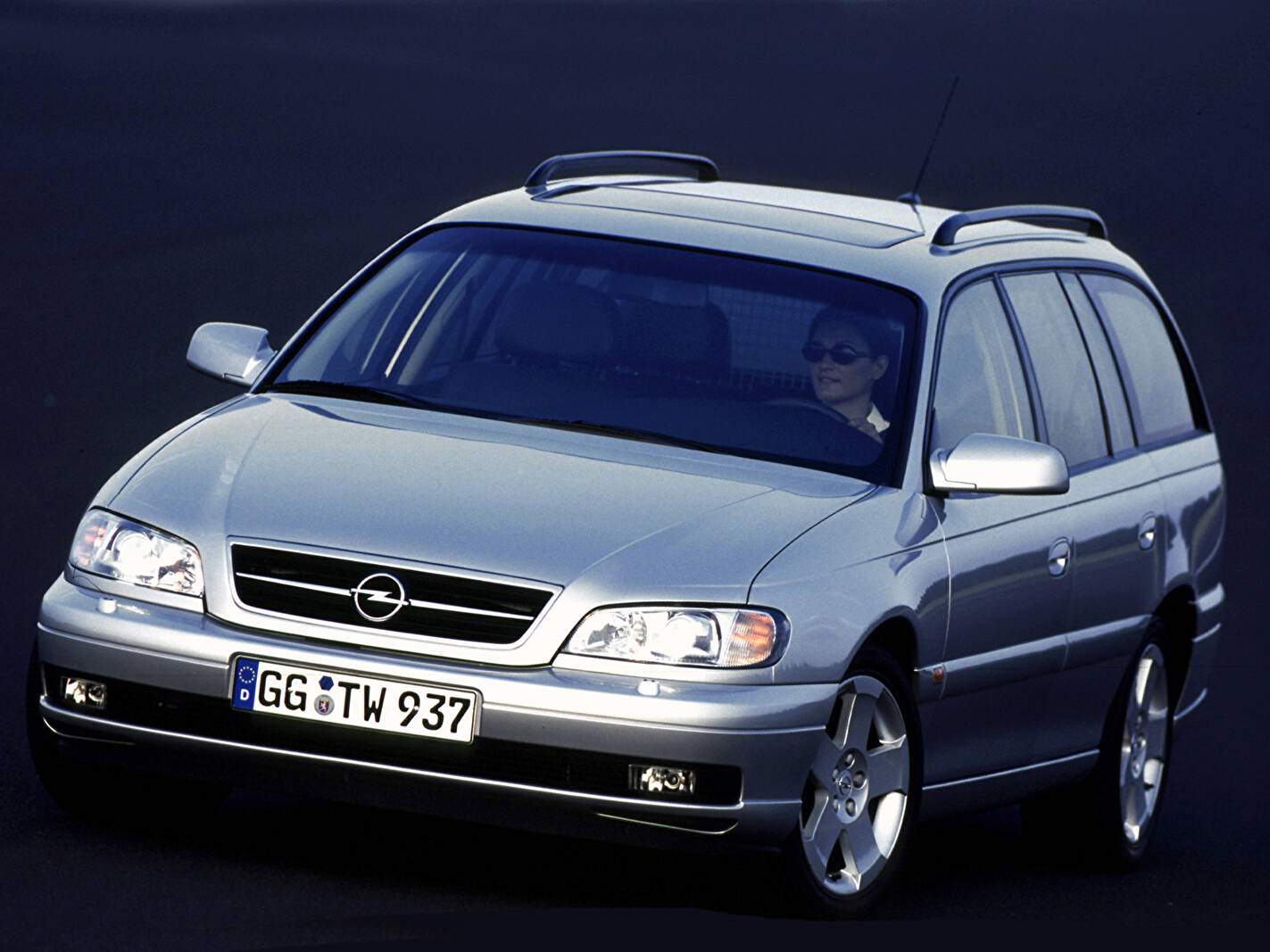 Opel Omega II Caravan 3.0 V6 (B) (1994-1999),  ajouté par fox58
