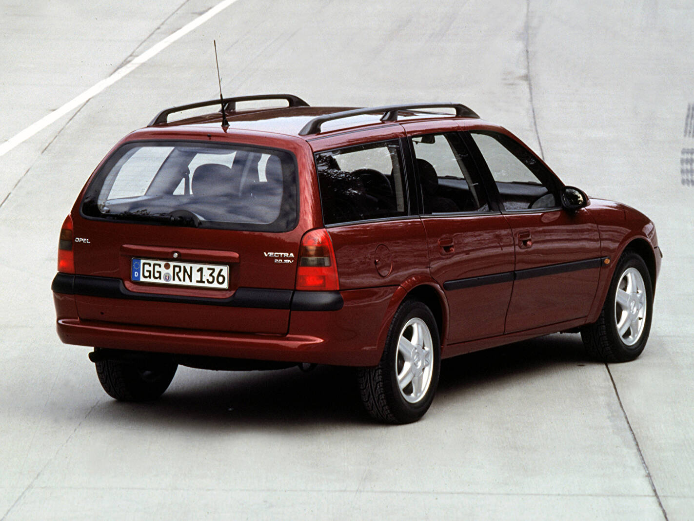 Opel Vectra II Caravan 2.0 16v (B) (1995-2000),  ajouté par fox58