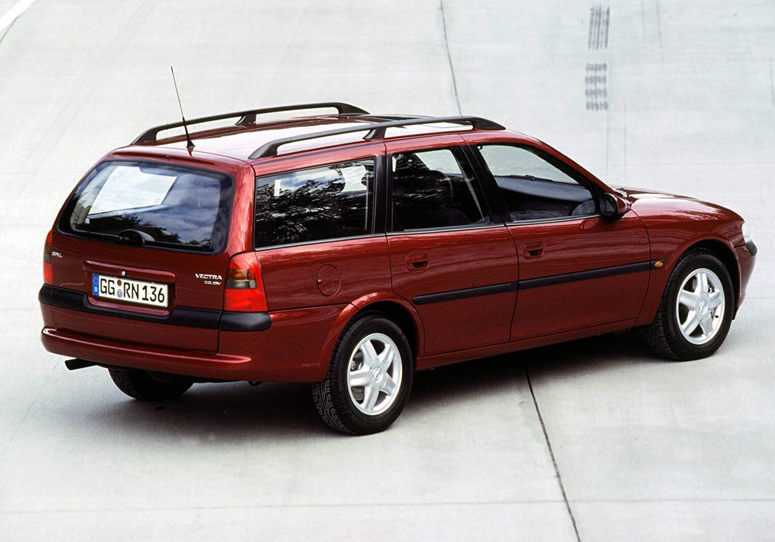 Opel Vectra II Caravan 2.0 16v (B) (1995-2000),  ajouté par fox58