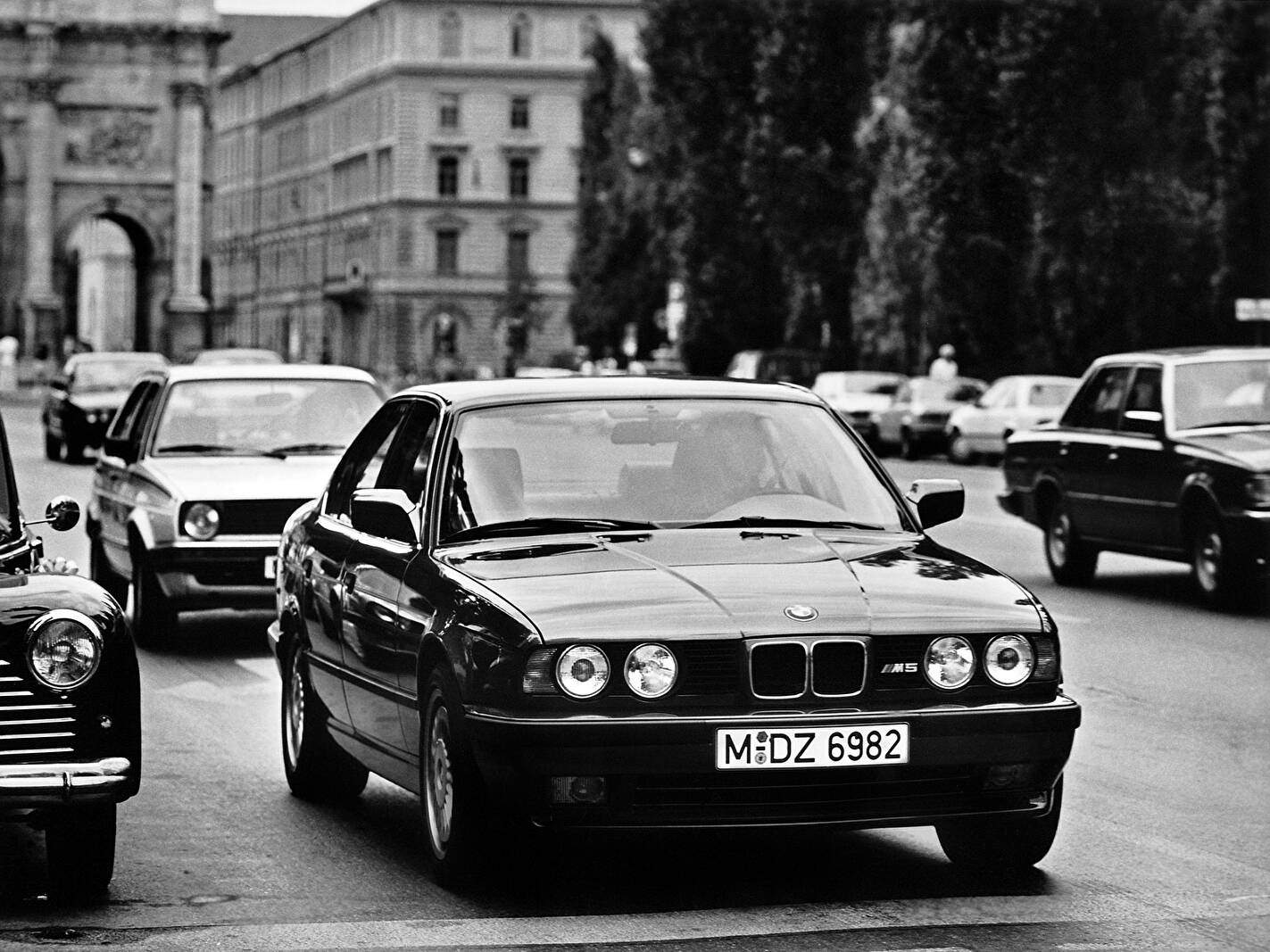 BMW M5 (E34) (1989-1992),  ajouté par fox58