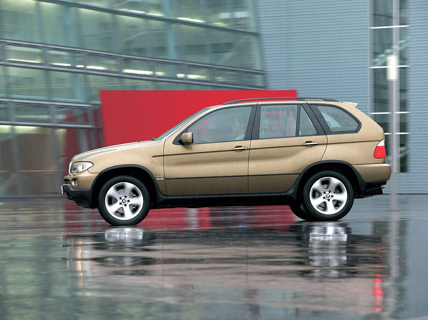 BMW X5 4.4i (E53) (2003-2006),  ajouté par fox58