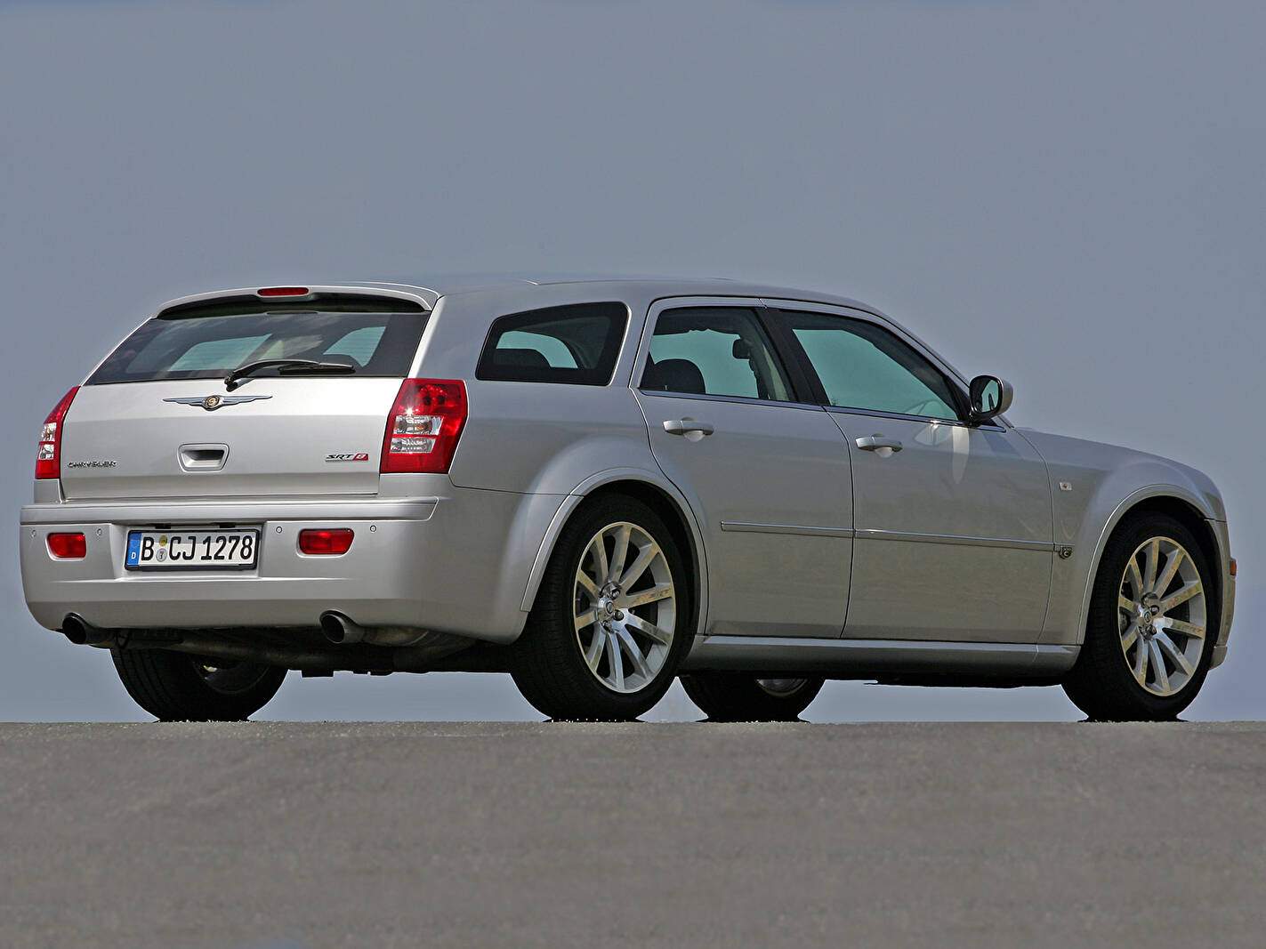 Chrysler 300C Touring SRT-8 (2006-2010),  ajouté par fox58