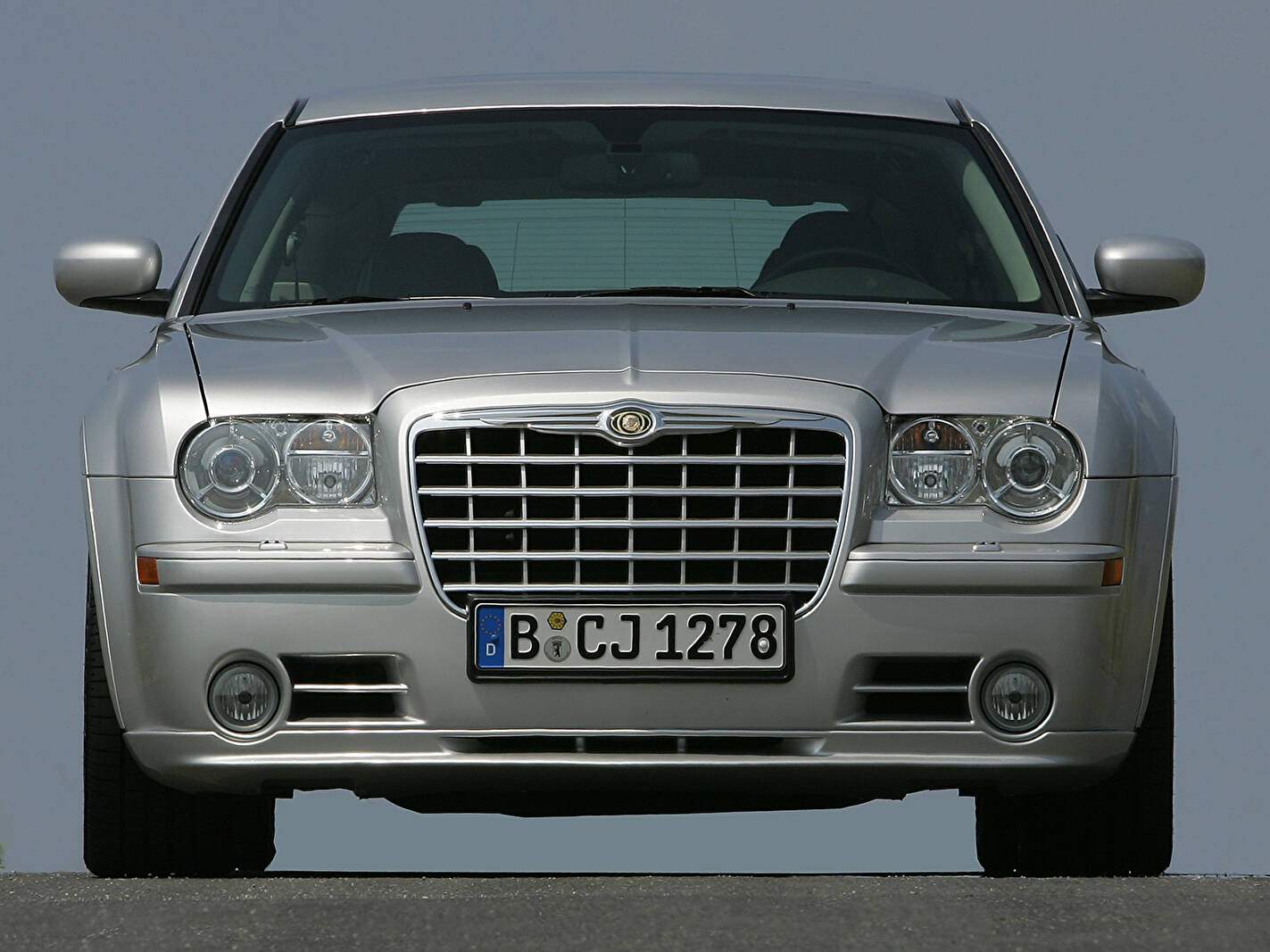 Chrysler 300C Touring SRT-8 (2006-2010),  ajouté par fox58