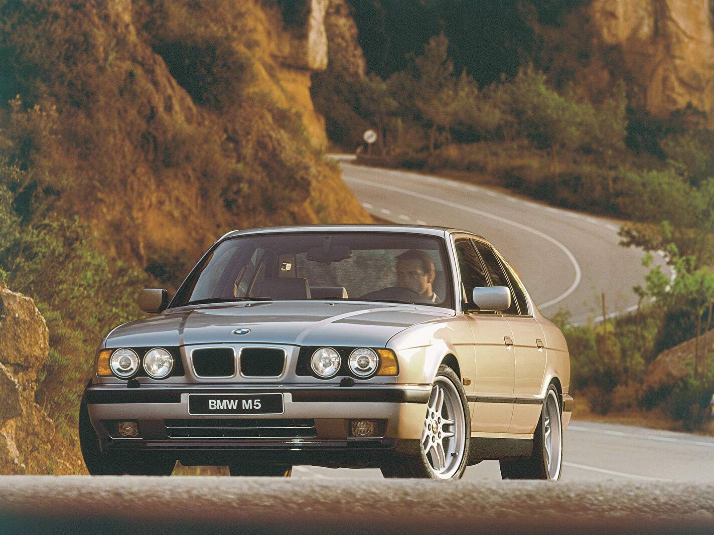 BMW M5 3.8 (E34) (1992-1995),  ajouté par fox58
