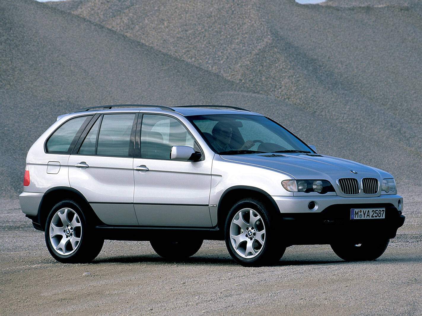 BMW X5 4.4i (E53) (2000-2003),  ajouté par fox58