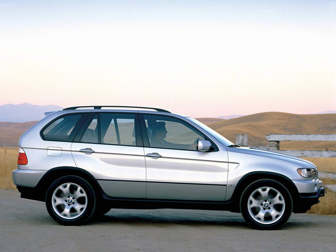 BMW X5 4.4i (E53) (2000-2003),  ajouté par fox58