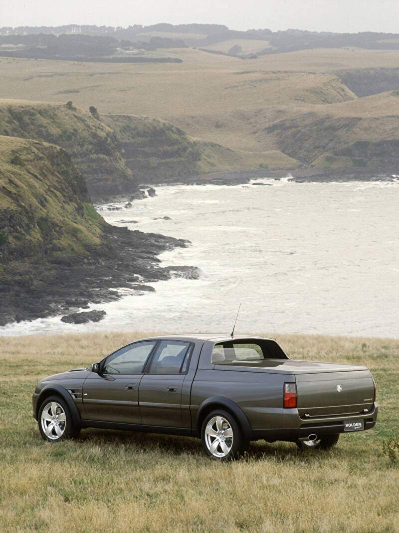 Holden Cross 8 Concept (2002),  ajouté par fox58
