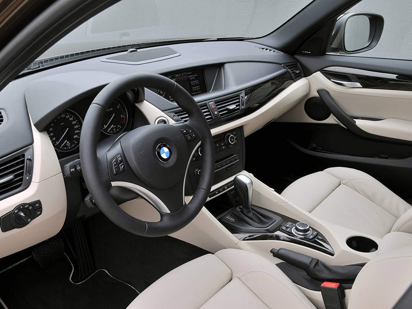 BMW X1 sDrive20d (E84) (2009-2012),  ajouté par fox58