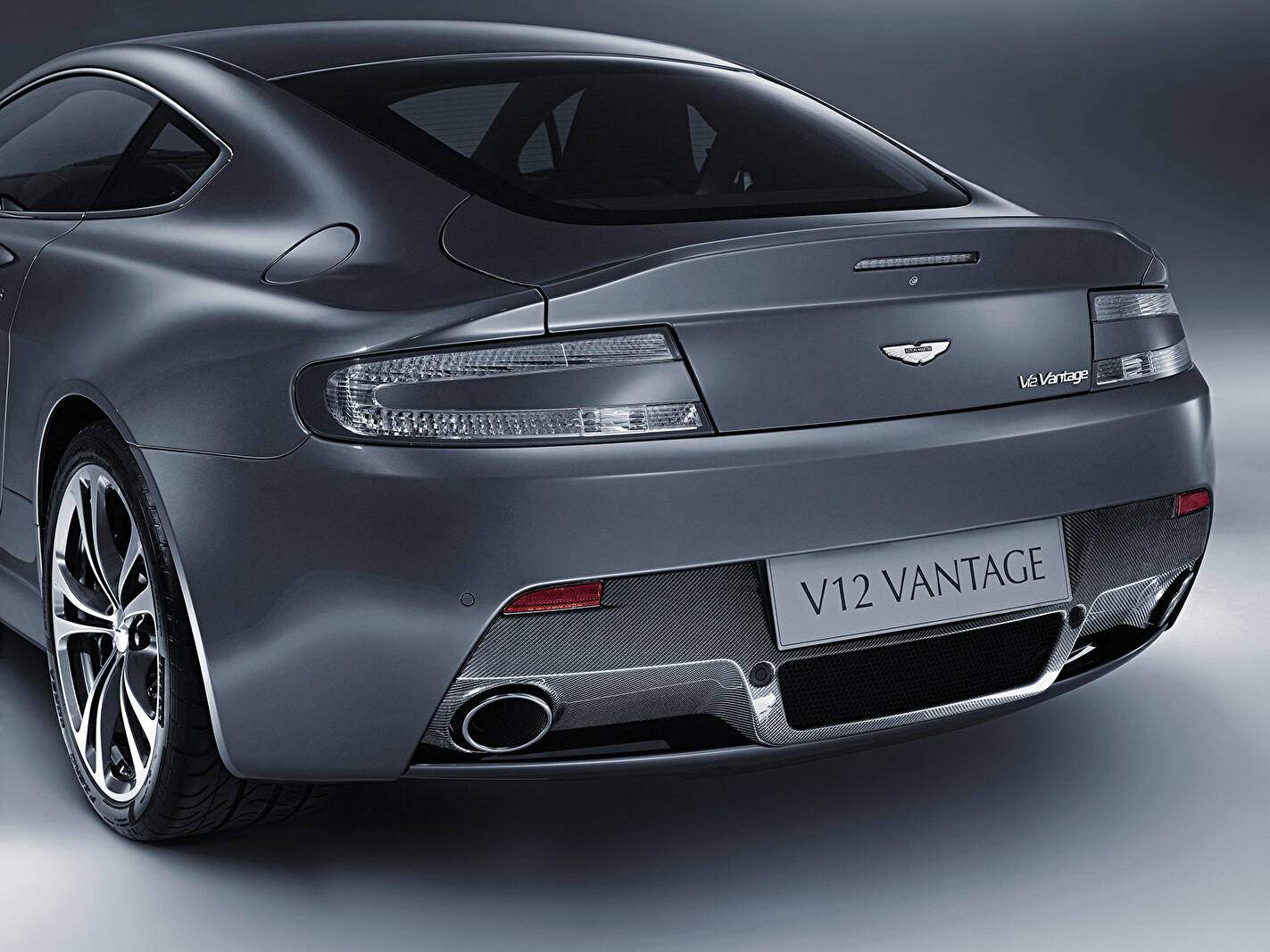 Aston Martin V12 Vantage (2009-2013),  ajouté par fox58