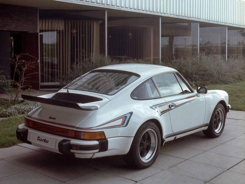 Porsche 911 Turbo 3.0 (930) (1975-1977),  ajouté par fox58