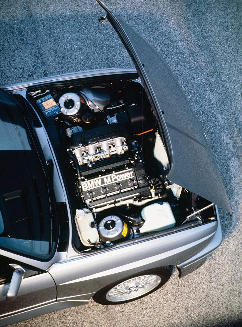 BMW M3 (E30) (1986-1989),  ajouté par fox58