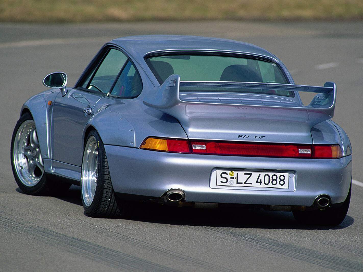 Porsche 911 GT2 (993) (1995-1997),  ajouté par fox58