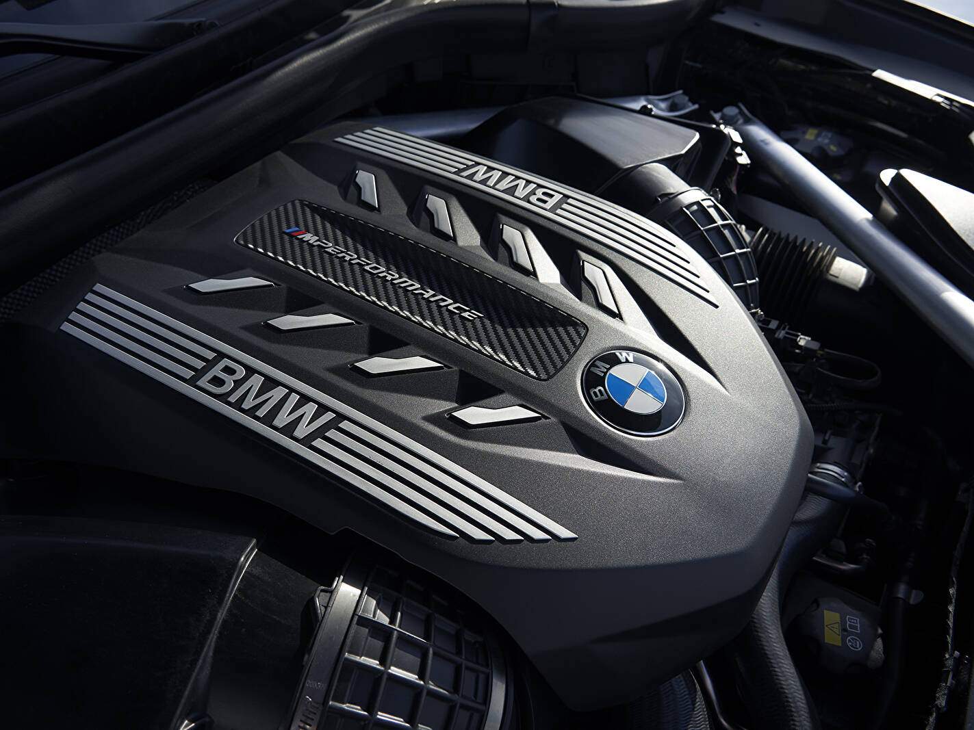 BMW X6 M50i (G06) (2019),  ajouté par fox58