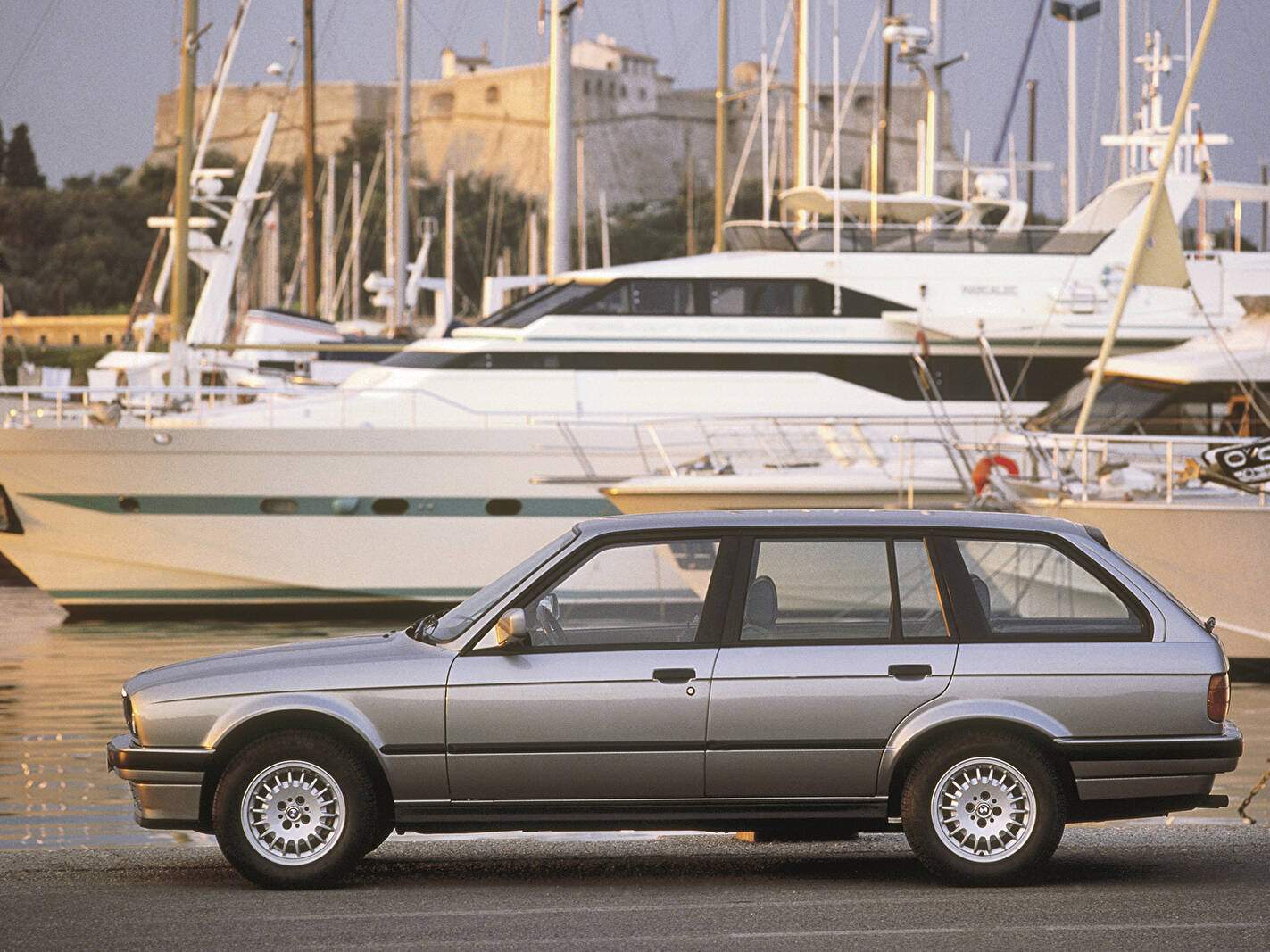 BMW 320i Touring (E30) (1988-1992),  ajouté par fox58
