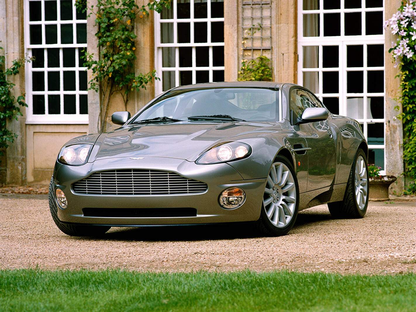 Aston Martin Vanquish (2002-2005),  ajouté par fox58