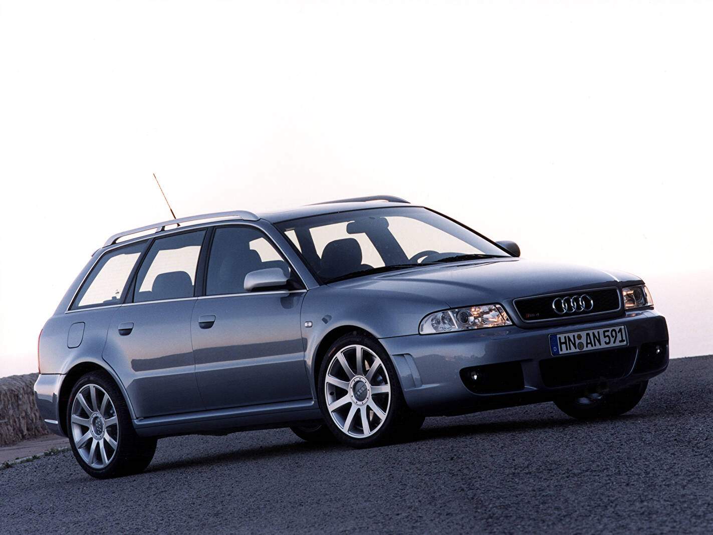 Audi RS4 Avant (B5) (2000-2001),  ajouté par fox58