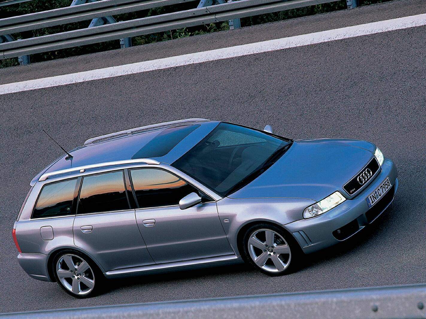 Audi RS4 Avant (B5) (2000-2001),  ajouté par fox58
