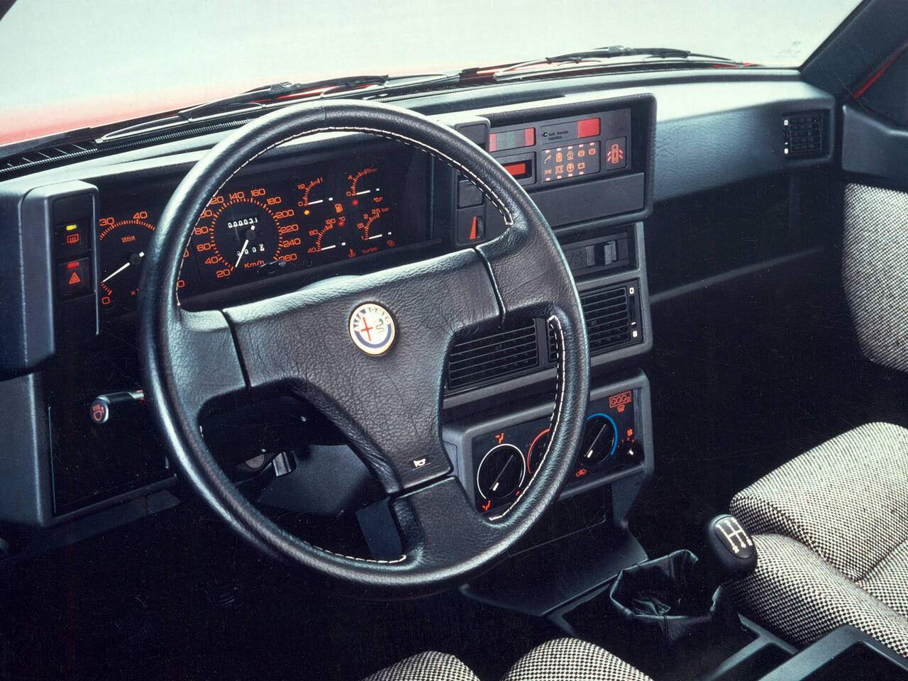 Alfa Romeo 75 1.8 Turbo Evoluzione (1987),  ajouté par fox58