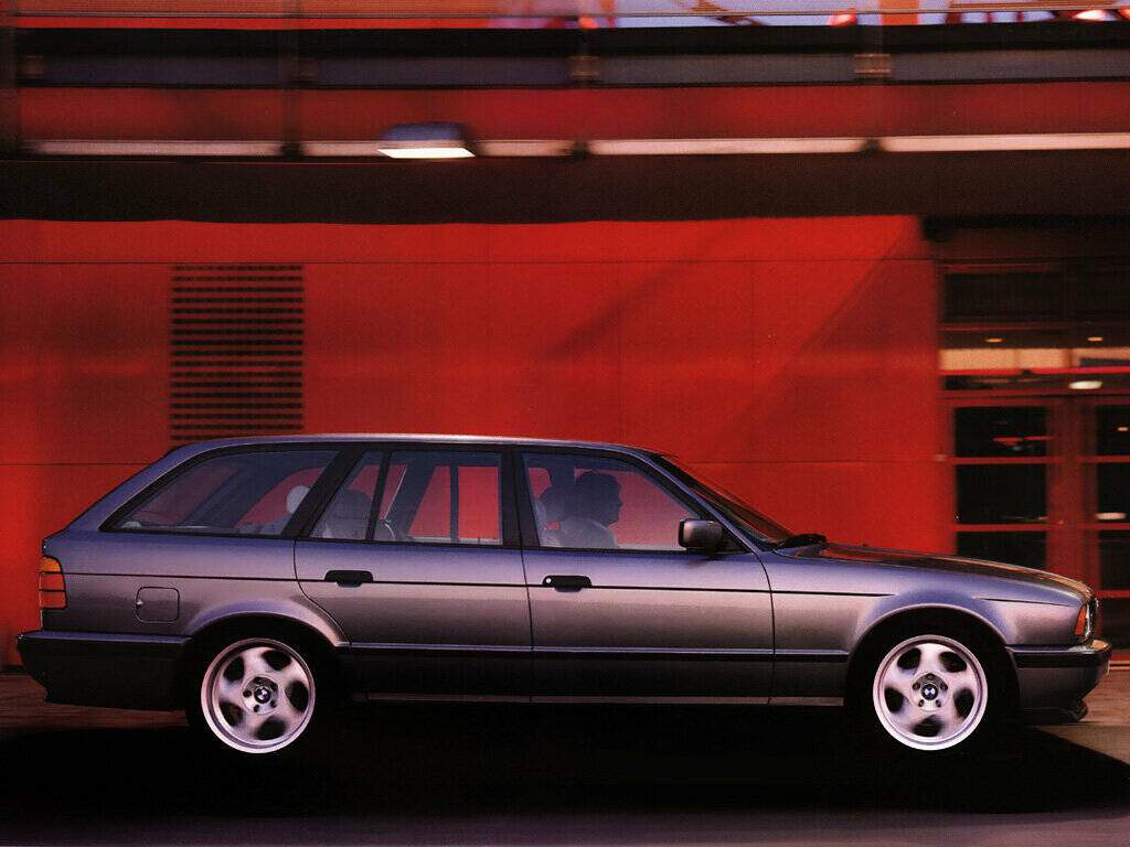 BMW M5 Touring (E34) (1992-1995),  ajouté par fox58