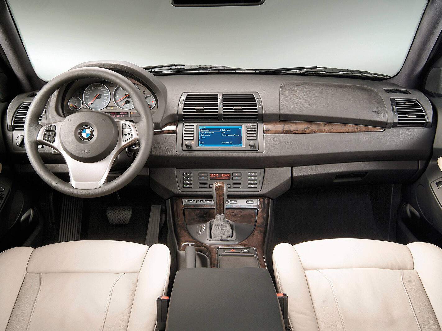 BMW X5 4.8is (E53) (2004-2006),  ajouté par fox58