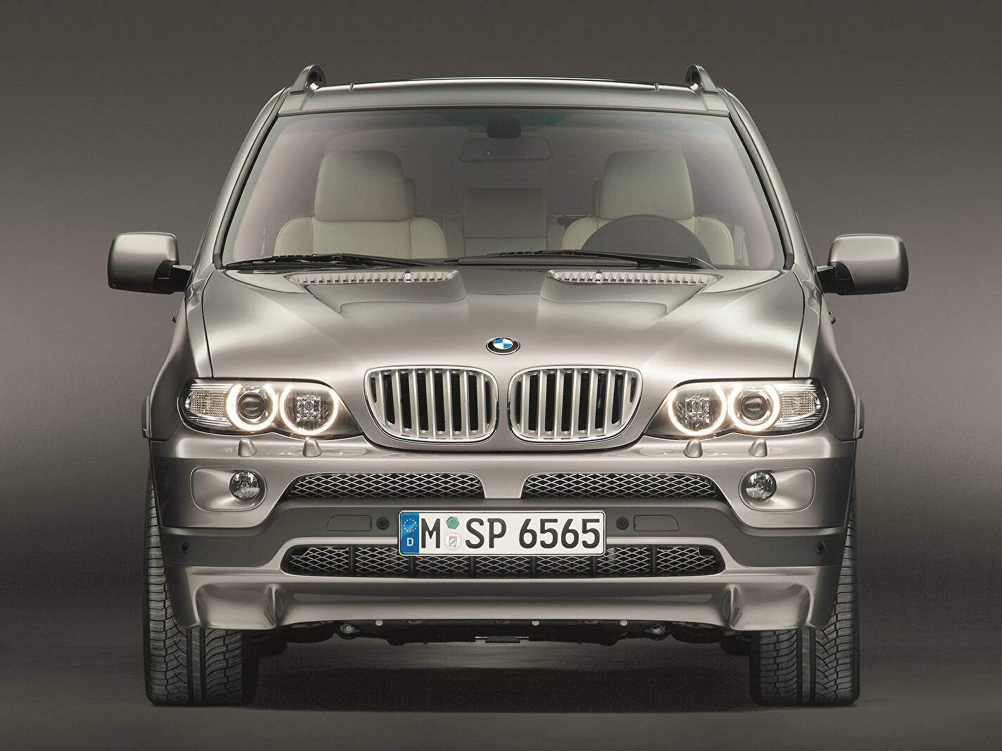 BMW X5 4.8is (E53) (2004-2006),  ajouté par fox58