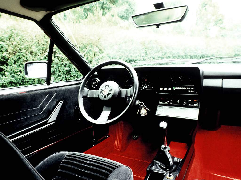 Alfa Romeo Alfetta GTV 2.0 (116) « Grand Prix » (1981-1982),  ajouté par fox58