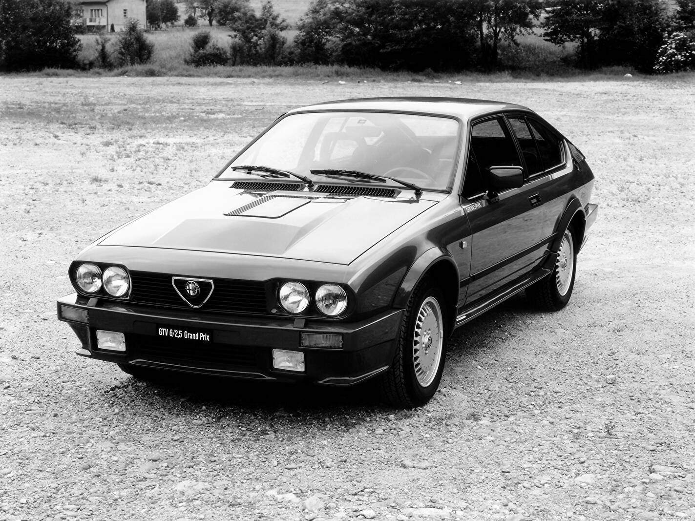 Alfa Romeo Alfetta GTV 6 2.5 (116) « Grand Prix » (1985-1986),  ajouté par fox58