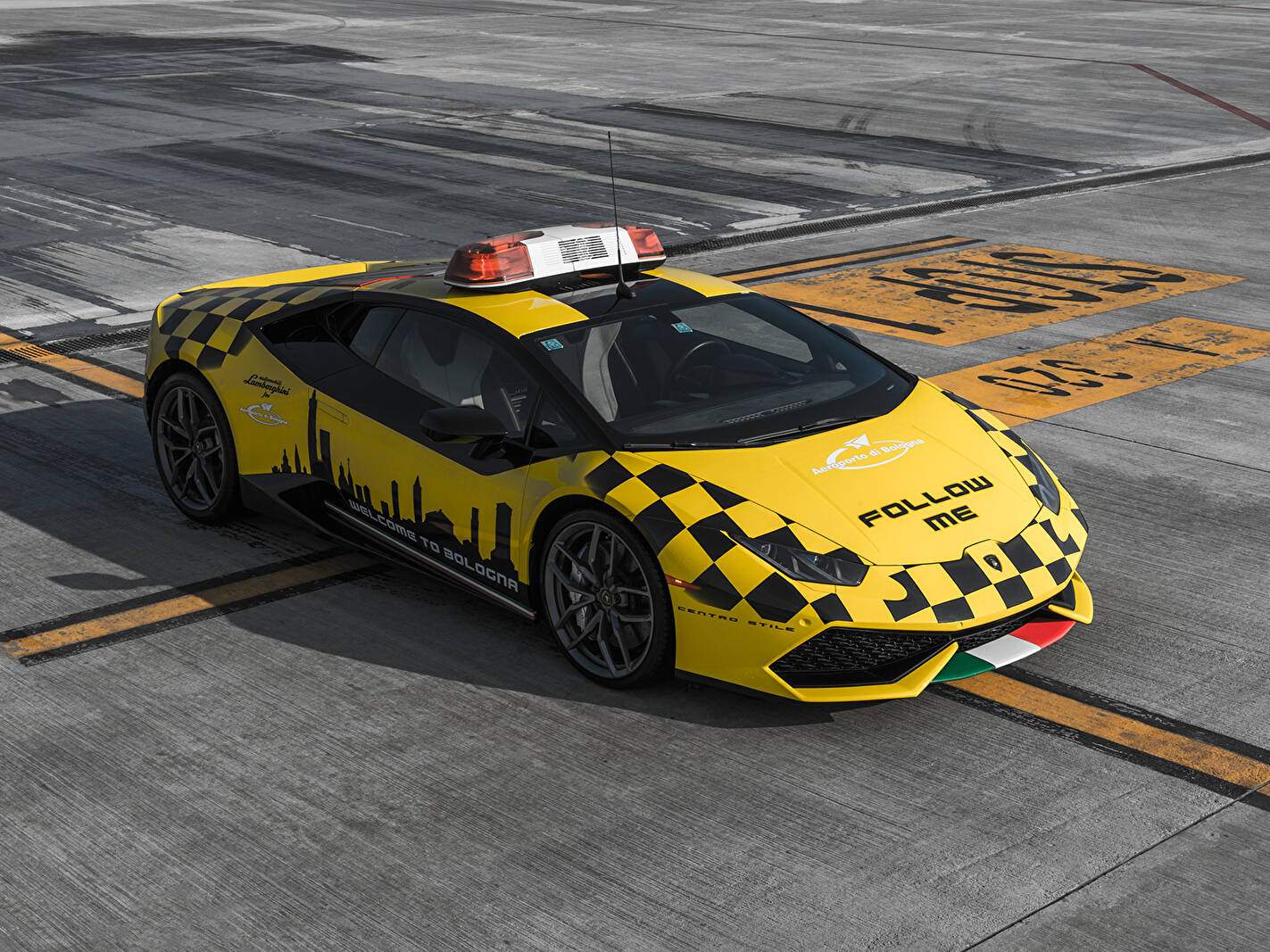 Lamborghini Huracán LP610-4 « Follow Me Car » (2016),  ajouté par fox58