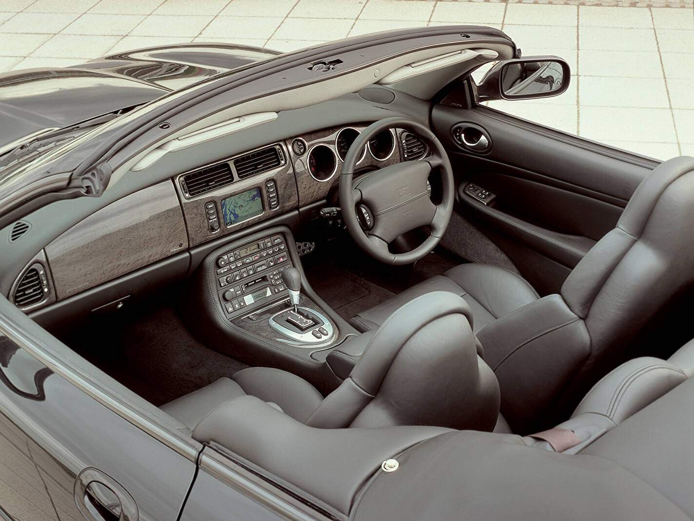 Jaguar XKR Cabriolet 4.0 « 100 » (2002),  ajouté par fox58