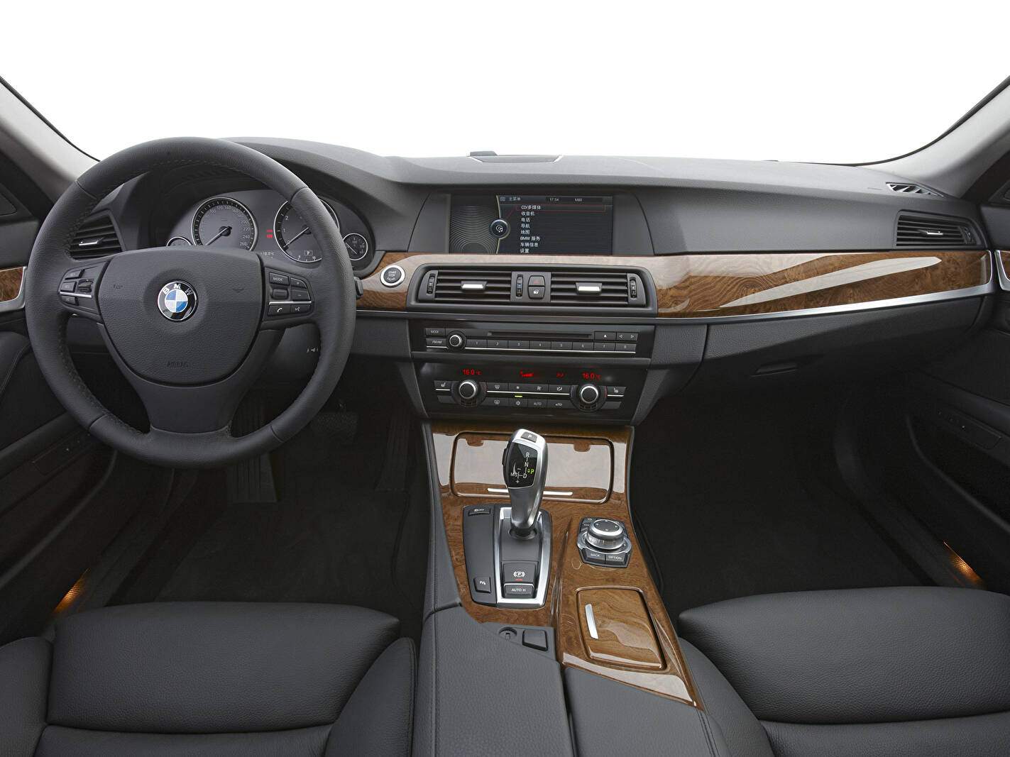 BMW 528Li (F18) (2010-2013),  ajouté par fox58