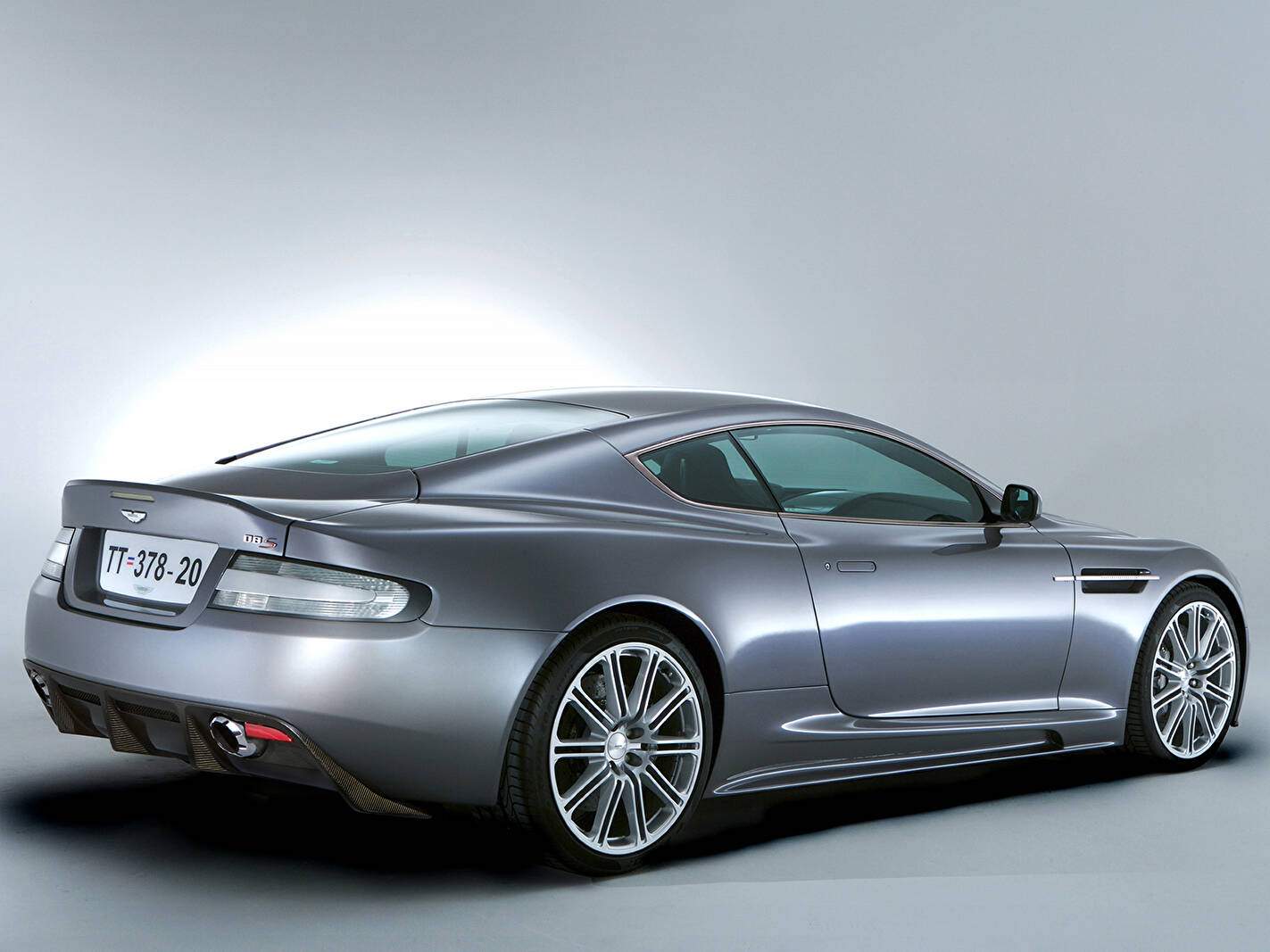 Voitures de films : Aston Martin DBS (2006),  ajouté par fox58