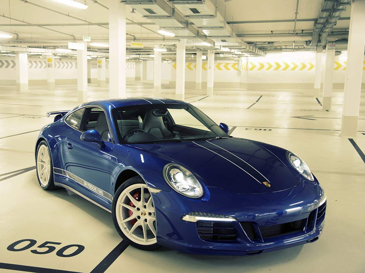 Porsche 911 Carrera 4S "5 Million Porsche Fans" (991) (2013),  ajouté par fox58