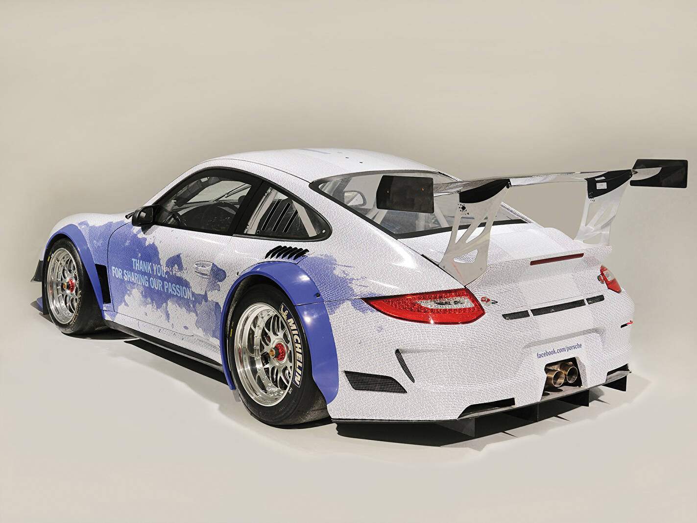 Porsche 911 GT3 R Hybrid Facebook 1,000,000 (2011),  ajouté par fox58