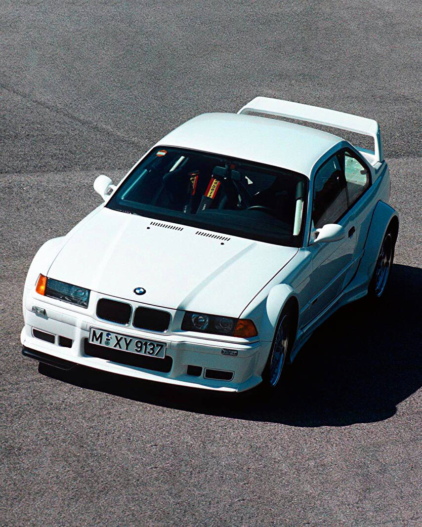 BMW M3 GTR (E36) (1993),  ajouté par fox58