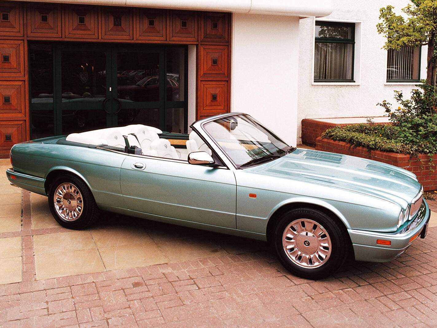 Daimler Corsica Concept (1996),  ajouté par fox58