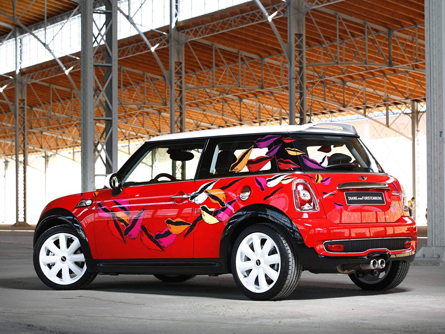 Mini Cooper II S (R56) « Art Car by Diane von Furstenberg » (2010),  ajouté par fox58