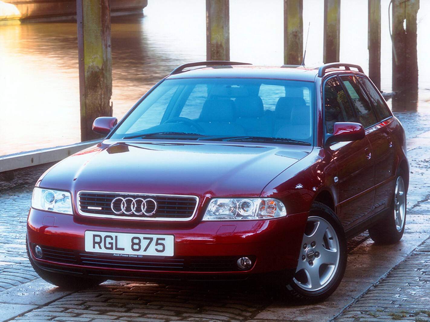 Audi A4 Avant 1.8T 180 (B5) (1997-2001),  ajouté par fox58